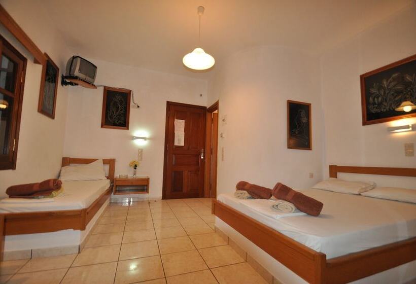 اتاق استاندارد سه نفره, Villa Mata