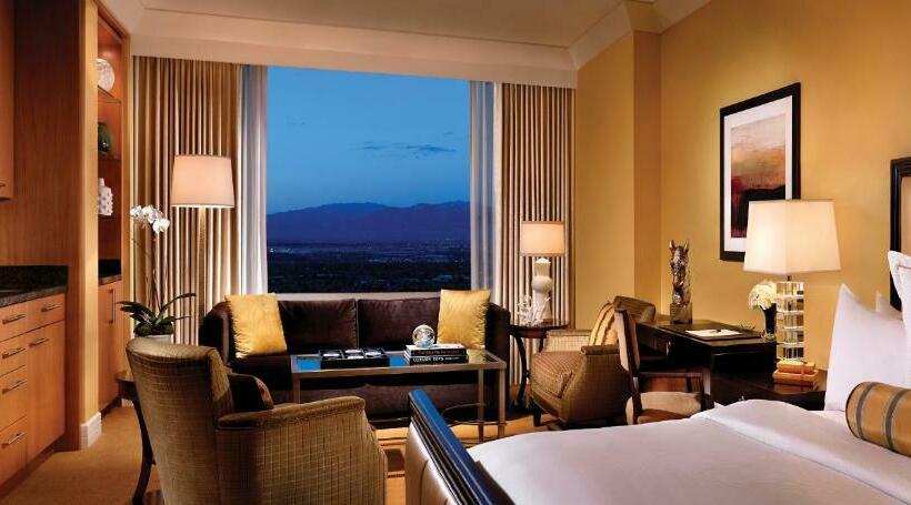 اتاق سوپریور با تخت بزرگ, Trump International Hotel Las Vegas