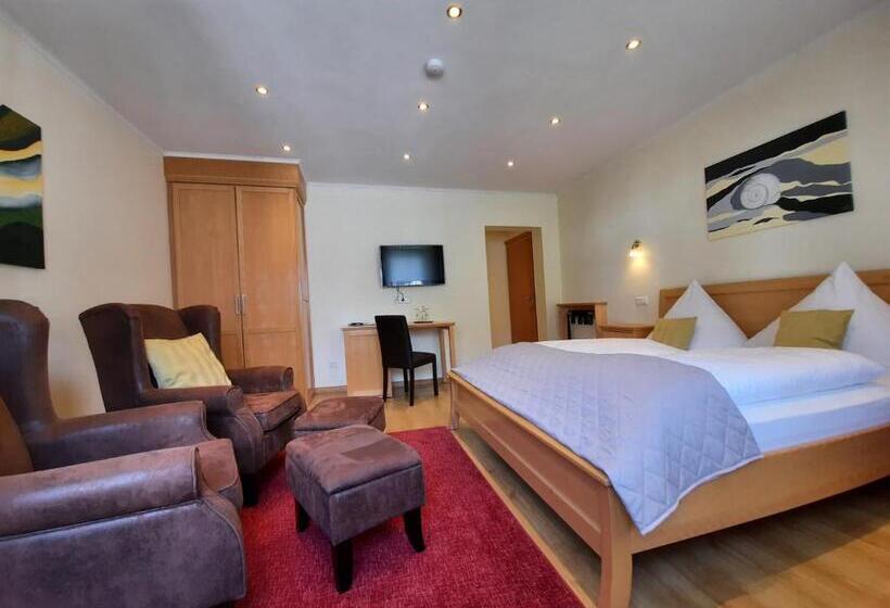 Номер Стандарт, Vier Spitzen