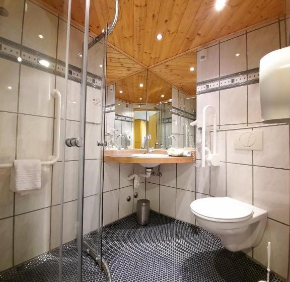 Студия Стандарт, Vier Spitzen