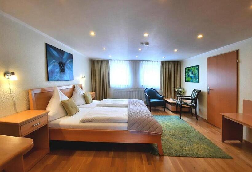 Семейный Номер Deluxe, Vier Spitzen