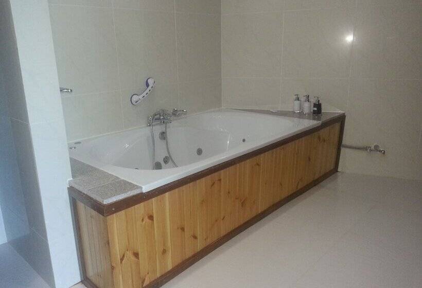 سوییت سینیور با چشمانداز دریا, Villa Chez Batista