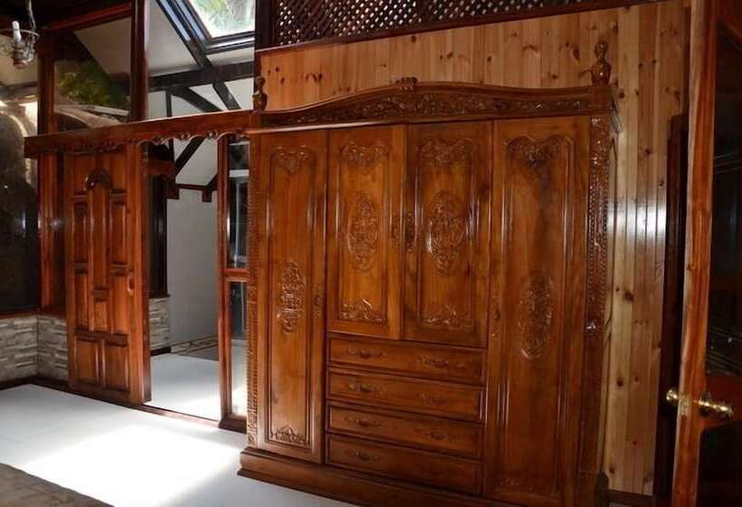 سوئیت پرزیدنت, Villa Chez Batista