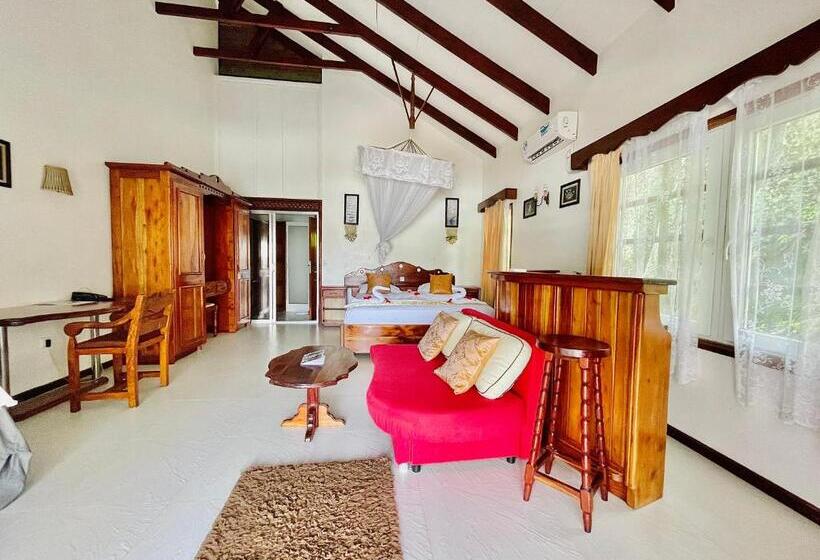 سوییت جونیور, Villa Chez Batista