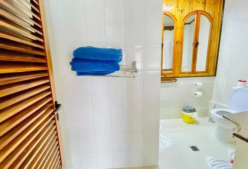 سوئیت اجرایی با چشم‌انداز دریا, Villa Chez Batista