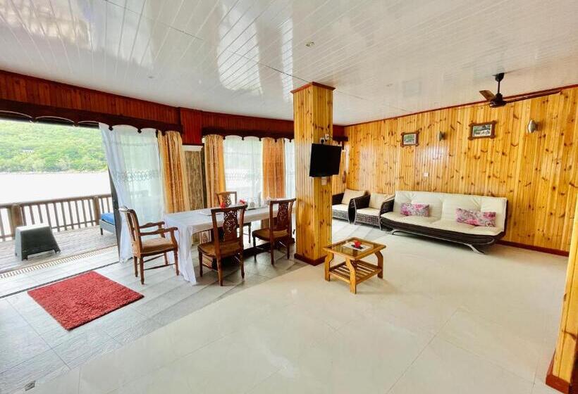 سوئیت اجرایی با چشم‌انداز دریا, Villa Chez Batista