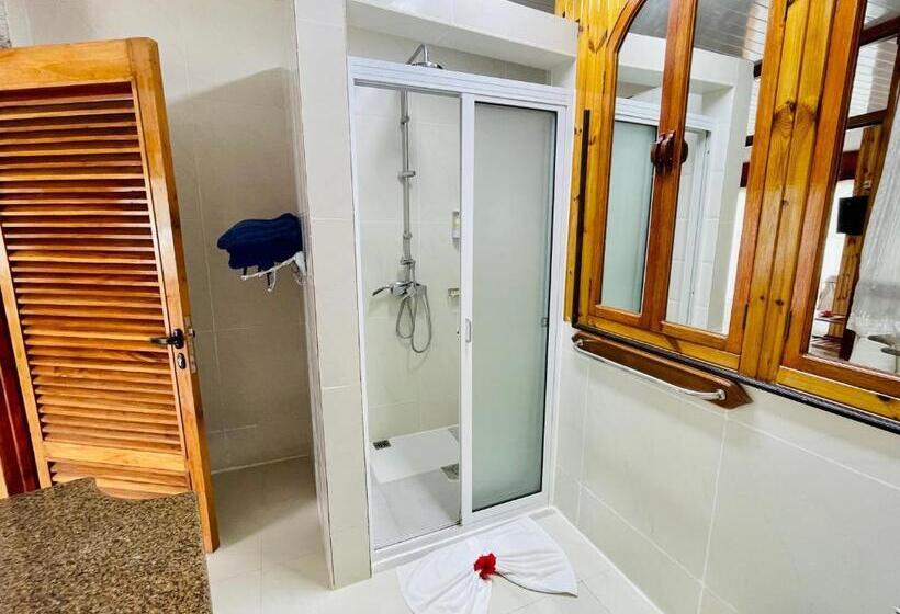 سوئیت اجرایی با چشمانداز دریا, Villa Chez Batista