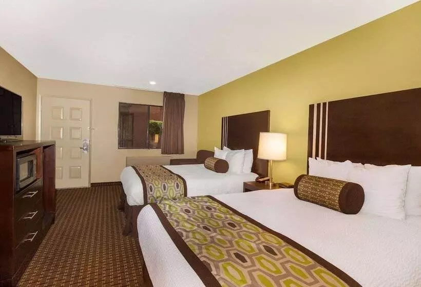 ２ダブルベッドのスタンダードルーム, Days Inn By Wyndham San Jose Airport