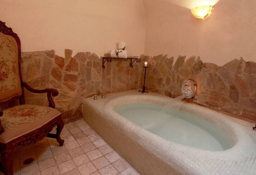 جناح جونيور, Hacienda San Gabriel De Las Palmas