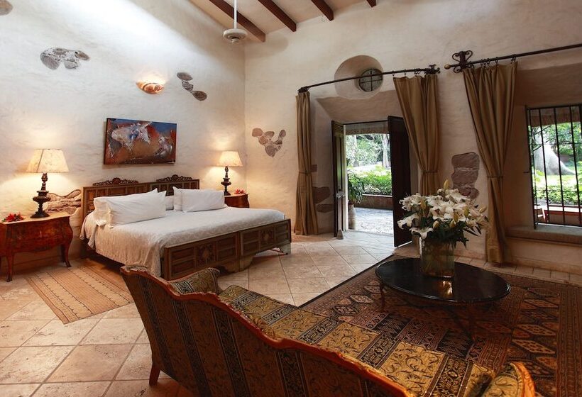 جناح جونيور, Hacienda San Gabriel De Las Palmas