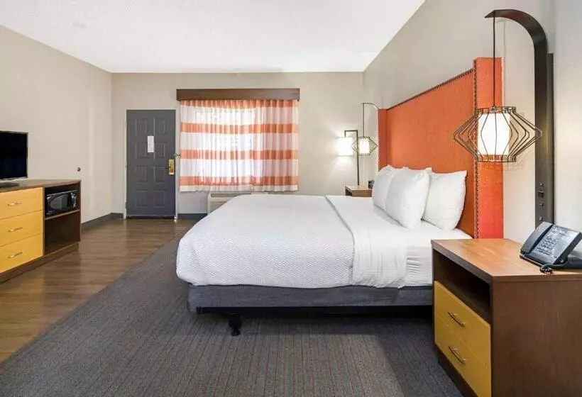 身障者適用キングサイズベッドルーム, La Quinta By Wyndham Orange County Airport