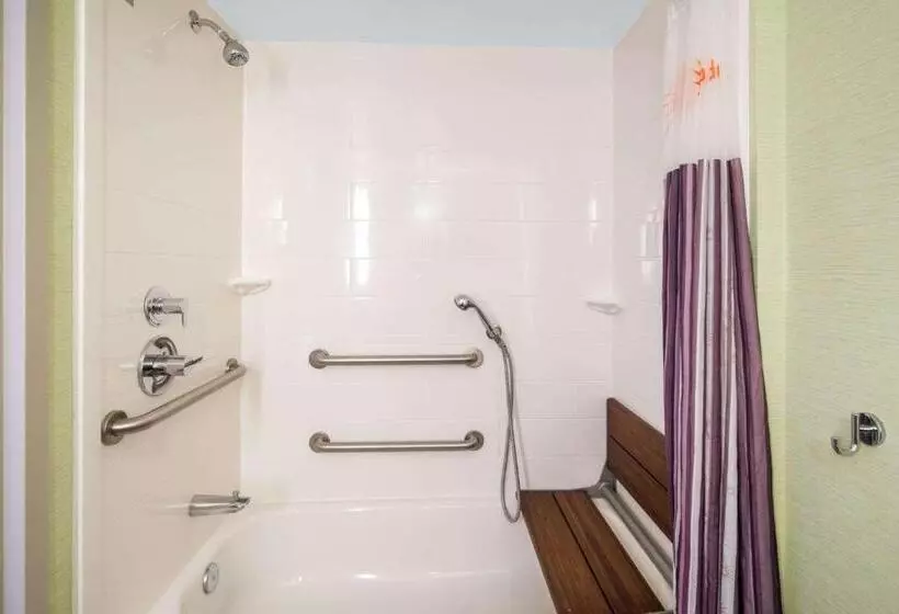 身障者適用スタンダードルーム, La Quinta By Wyndham Orange County Airport
