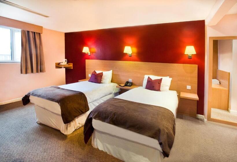 اتاق استاندارد سه نفره, Luton