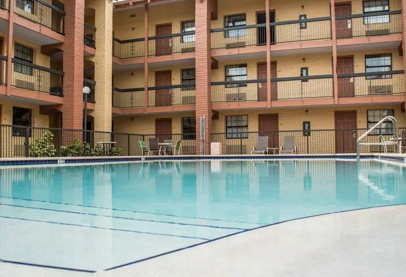 ２ダブルベッドのスタンダードルーム, Rodeway Inn Near Ybor City  Casino