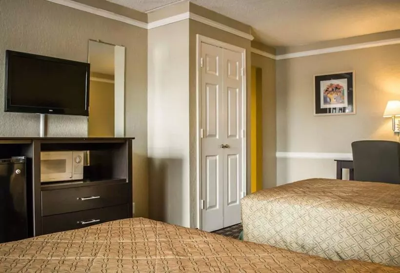２ダブルベッドのスタンダードルーム, Rodeway Inn Near Ybor City  Casino