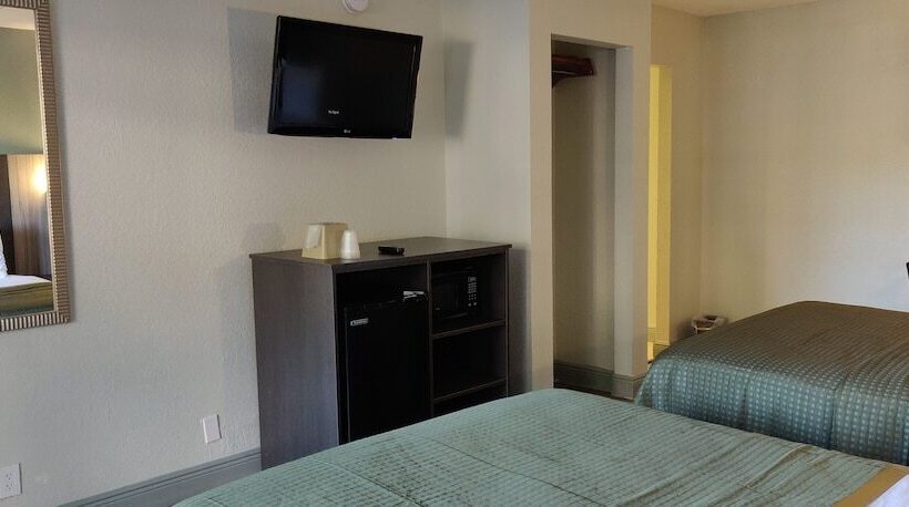חדר סטנדרט שתי מיטות זוגיות, Rodeway Inn Near Ybor City  Casino