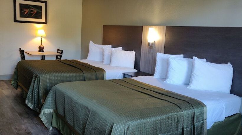 חדר סטנדרט שתי מיטות זוגיות, Rodeway Inn Near Ybor City  Casino