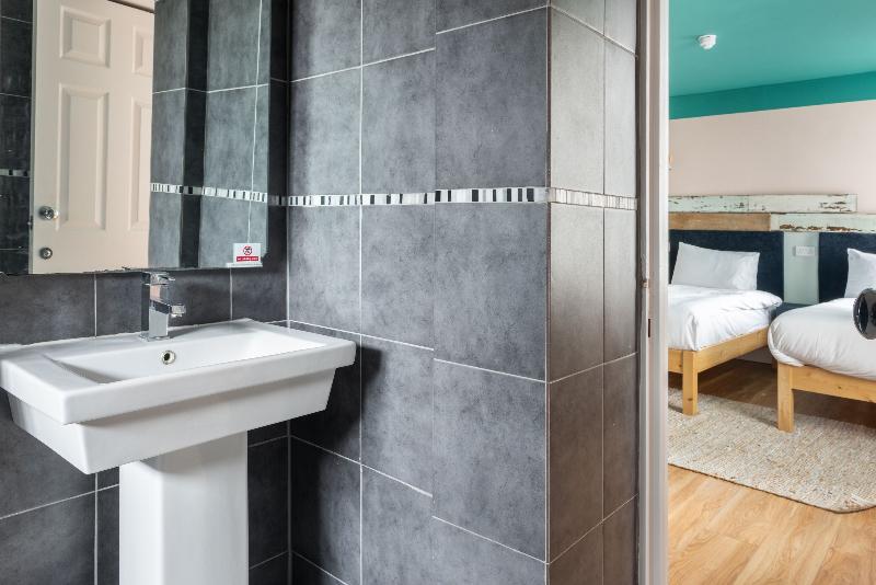 4인용 스탠다드 룸, West Beach Hotel