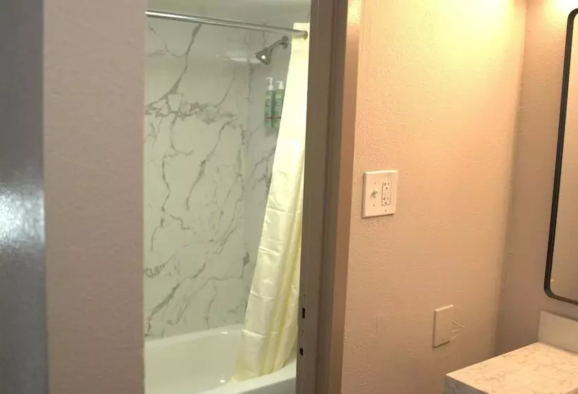 2ダブルベッドのスタンダードルーム, Super 8 By Wyndham Atlanta Northeast Ga