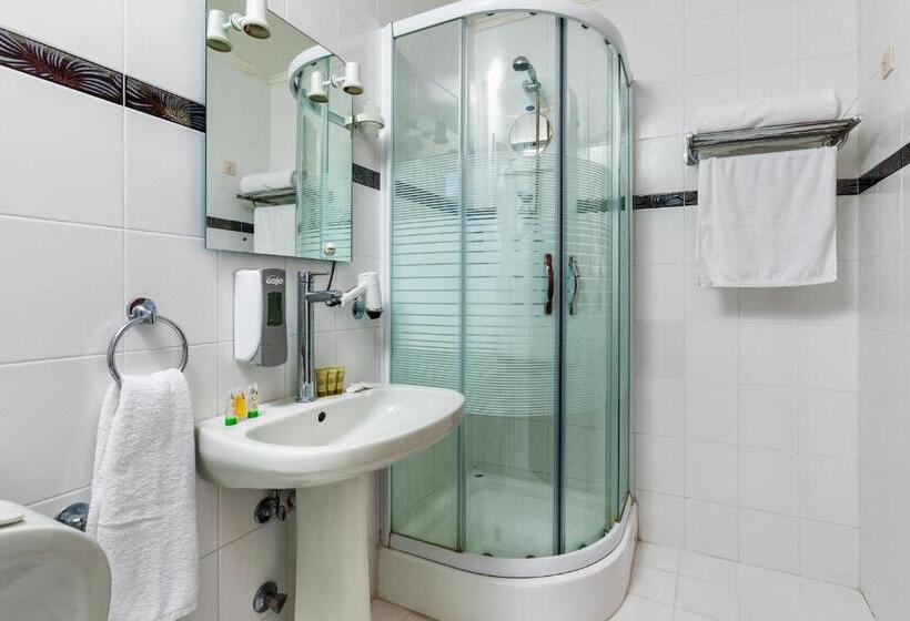 חדר משפחתי, Xenios Possidi Paradise