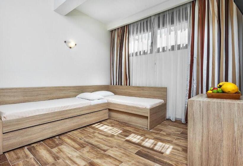 Семейный Номер, Xenios Possidi Paradise