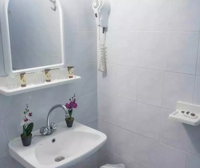 استودیوی استاندارد, Antonios