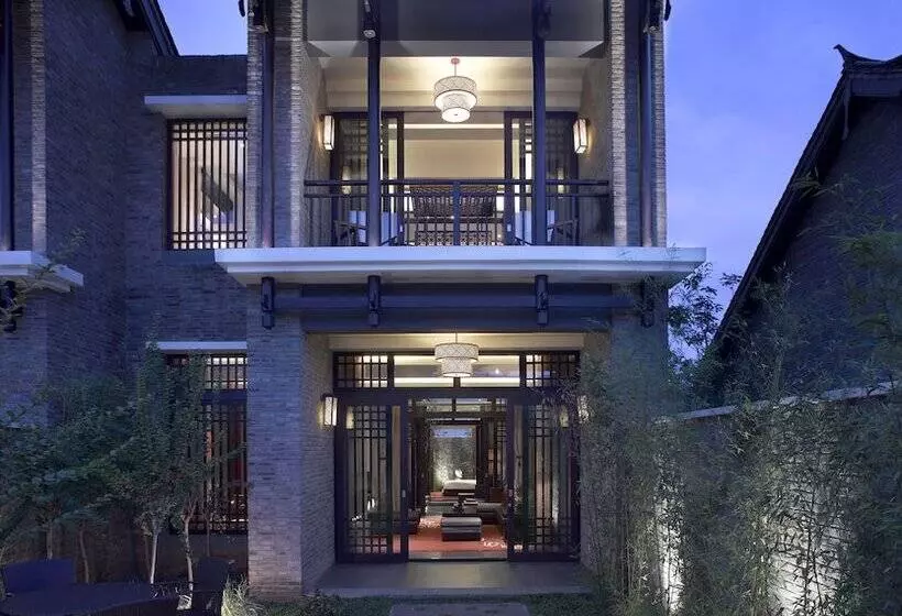 デュプレックス２ベッドルームアパート, Banyan Tree Lijiang