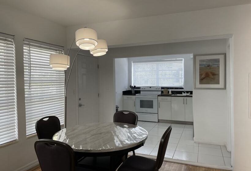 两卧家庭套房, Beach Place