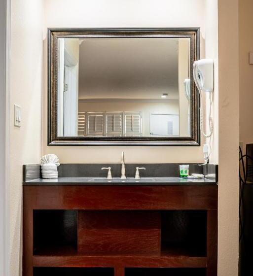 Номер Стандарт, Gateway Inn Gardena