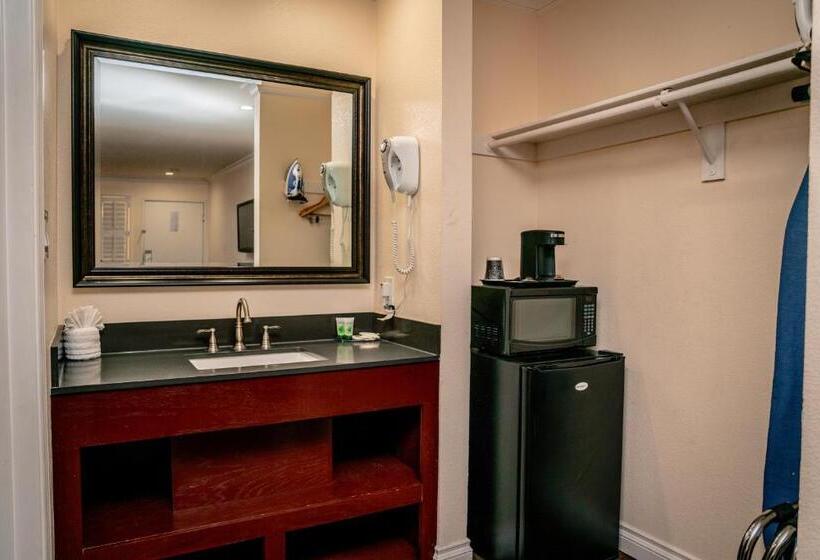 Номер Стандарт Кровать Кинг Адаптированный для Инвалидов, Gateway Inn Gardena