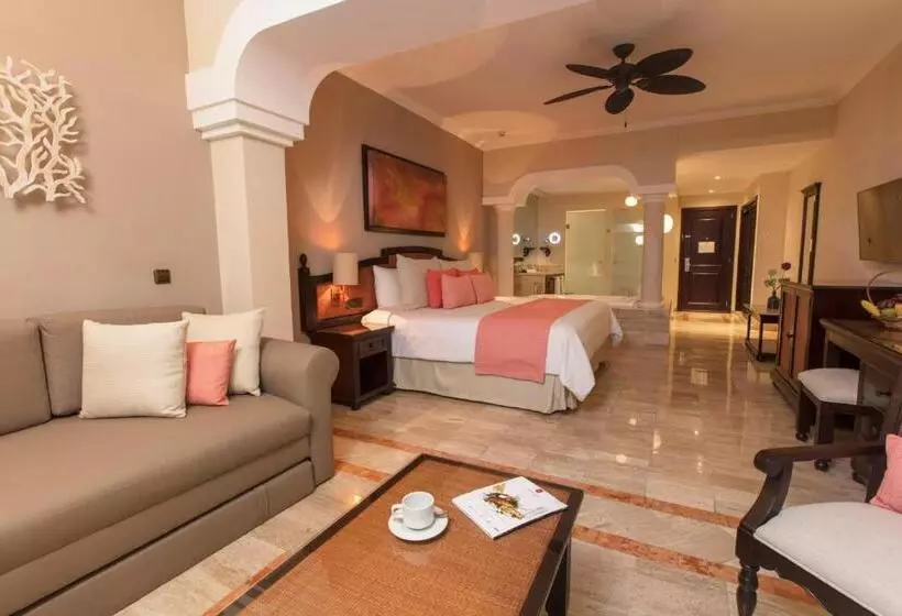 سوئیت جونیور با چشم‌انداز باغ, Grand Palladium Select White Sand Resort & Spa - All Inclusive