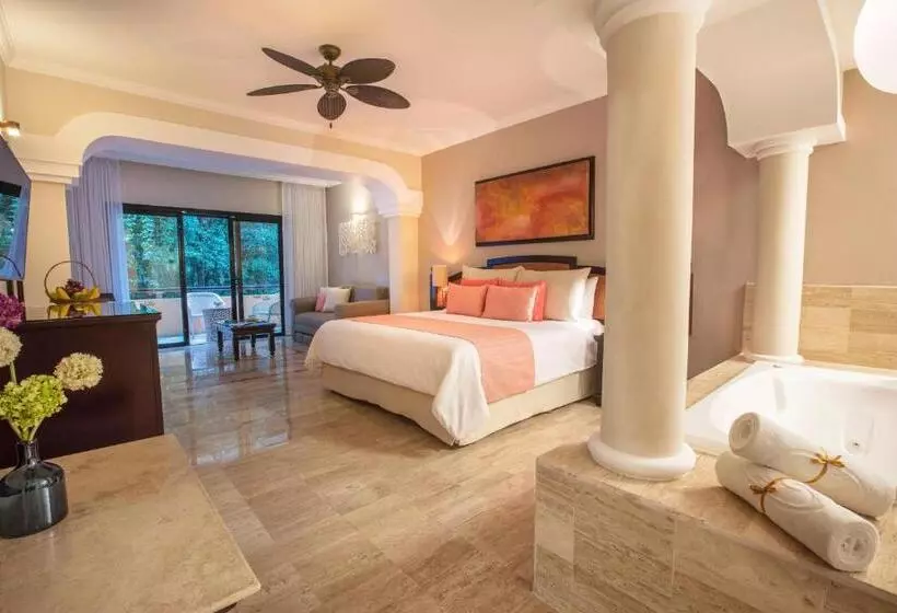سوئیت جونیور با چشم‌انداز باغ, Grand Palladium Select White Sand Resort & Spa - All Inclusive
