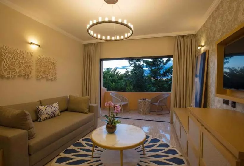 سوییت با چشم‌انداز باغ, Grand Palladium Select White Sand Resort & Spa - All Inclusive
