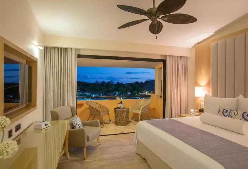 سوییت با چشم‌انداز باغ, Grand Palladium Select White Sand Resort & Spa - All Inclusive