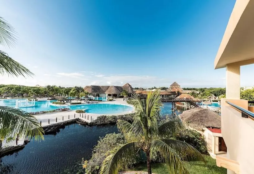 سوئیت جونیور با چشم‌انداز باغ, Grand Palladium Select White Sand Resort & Spa - All Inclusive