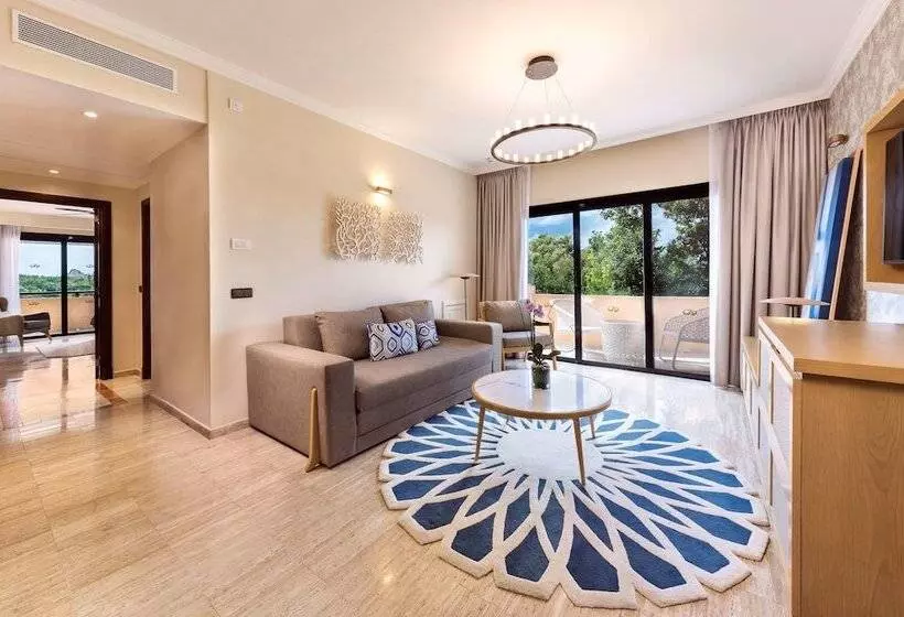 سوئیت جونیور با چشم‌انداز باغ, Grand Palladium Select White Sand Resort & Spa - All Inclusive