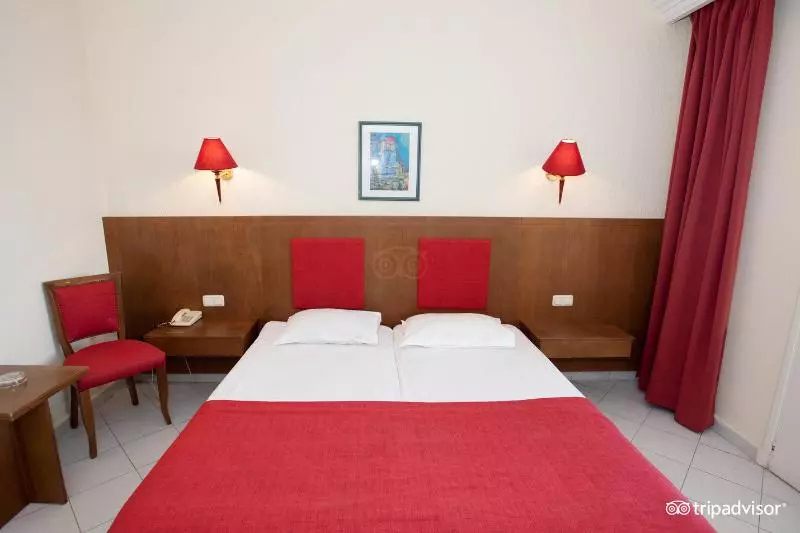 اتاق استاندارد سه نفره, Houria Palace