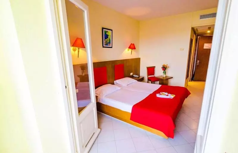 اتاق استاندارد چهار تخته, Houria Palace