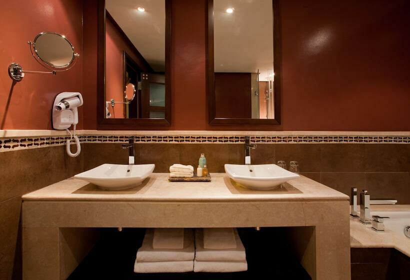 اتاق لوکس با چشم‌انداز استخر, Kenzi Menara Palace & Resort