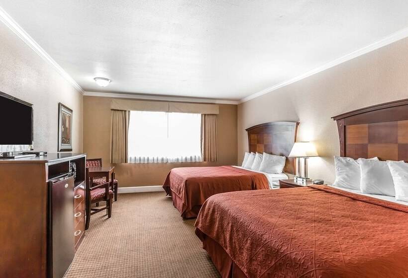 2ダブルベッドのスタンダードルーム, Quality Inn Near Hearst Castle