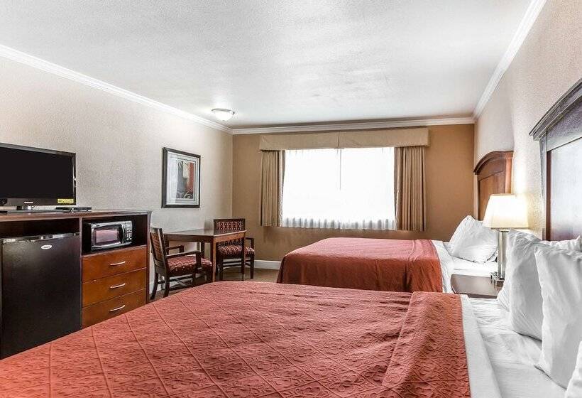 2ダブルベッドのスタンダードルーム, Quality Inn Near Hearst Castle