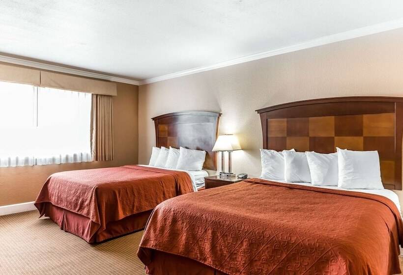 2ダブルベッドのスタンダードルーム, Quality Inn Near Hearst Castle