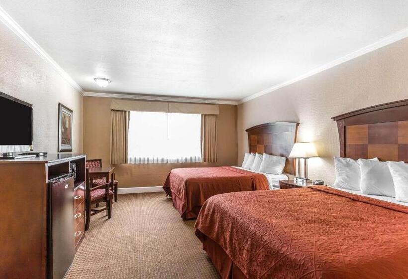 バルコニー付きスタンダードルーム, Quality Inn Near Hearst Castle