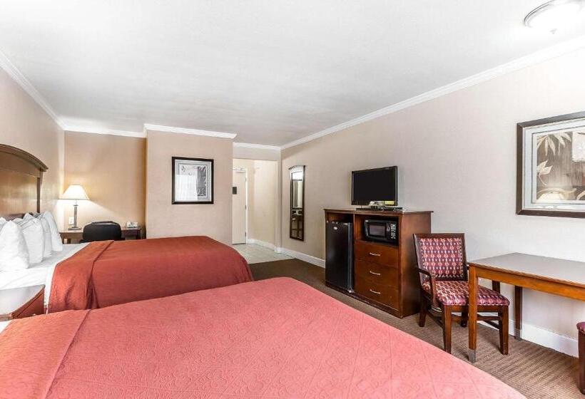 バルコニー付きスタンダードルーム, Quality Inn Near Hearst Castle