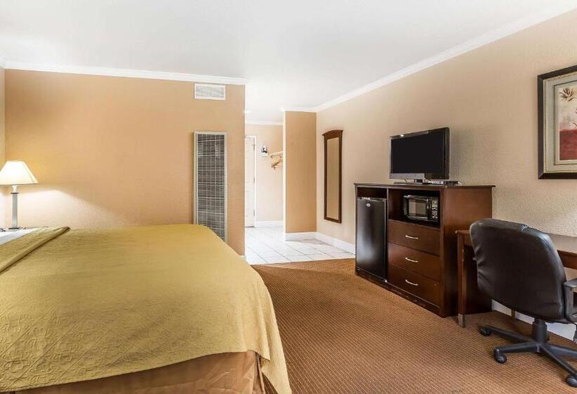 身障者適用キングサイズベッドルーム, Quality Inn Near Hearst Castle