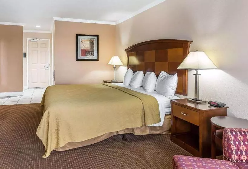 اتاق استاندارد با چشم‌انداز, Quality Inn Near Hearst Castle