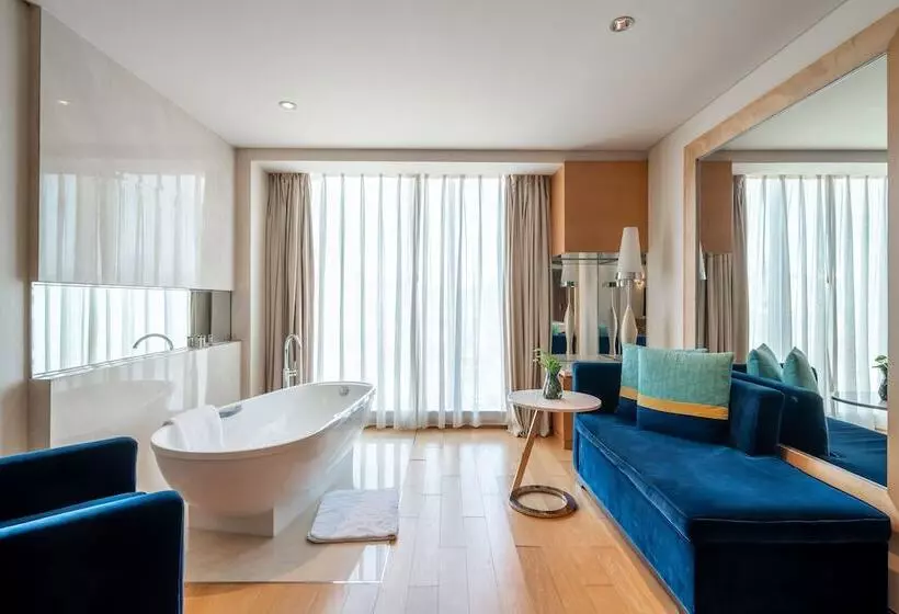 Club-studio, Renaissance Shanghai Yu Garden Hotel On The Bund