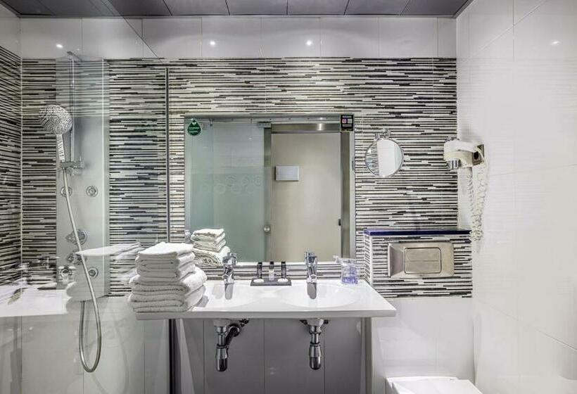 اتاق سوپریور, Ronda Lesseps