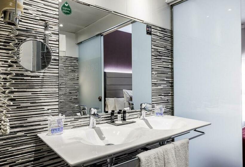 اتاق سوپریور, Ronda Lesseps