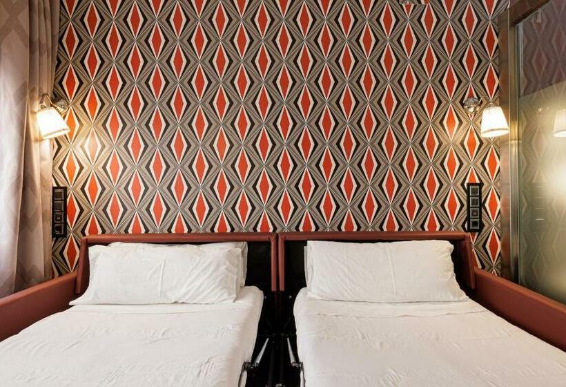 اتاق لوکس خانوادگی, Ronda Lesseps